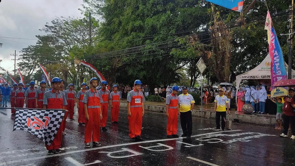 Hujan Tak Patahkan Semangat Siswa SMK Muda Genteng