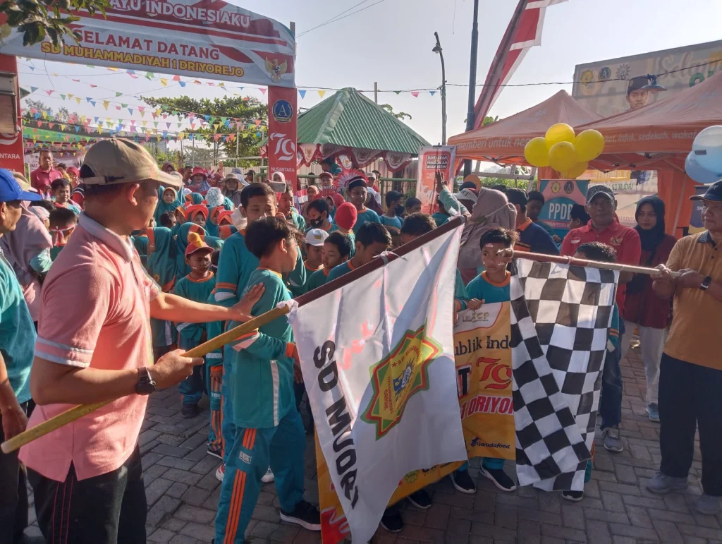 Buka Kantor Layanan Baru di Driyorejo, Lazismu Gresik Turut Meriahkan Jalan Sehat SD Mudri