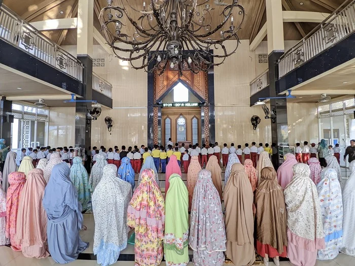 Sukses Membentuk Karakter Siswa Lewat Pembiasaan Islami di SD Muhdelta
