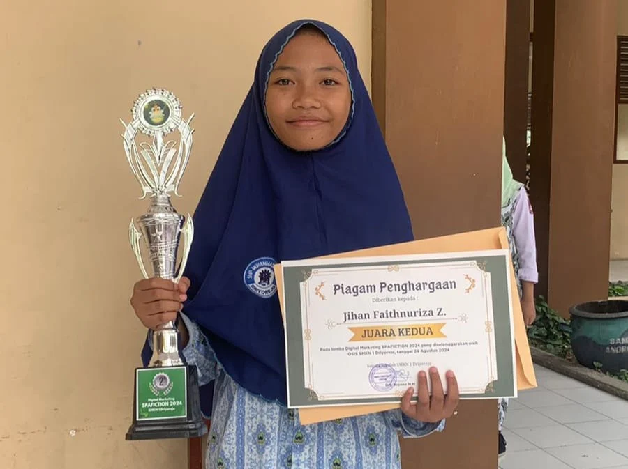 Siswi Spemia Raih Juara dalam Lomba SPAFICTION Kategori Digital Marketing