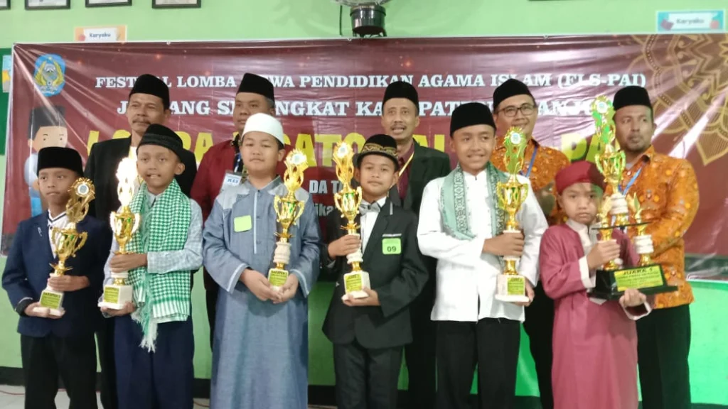 Boneka Jumbo Antar Siswa SD Muhammadiyah Nganjuk Ini Melaju ke Tingkat Provinsi