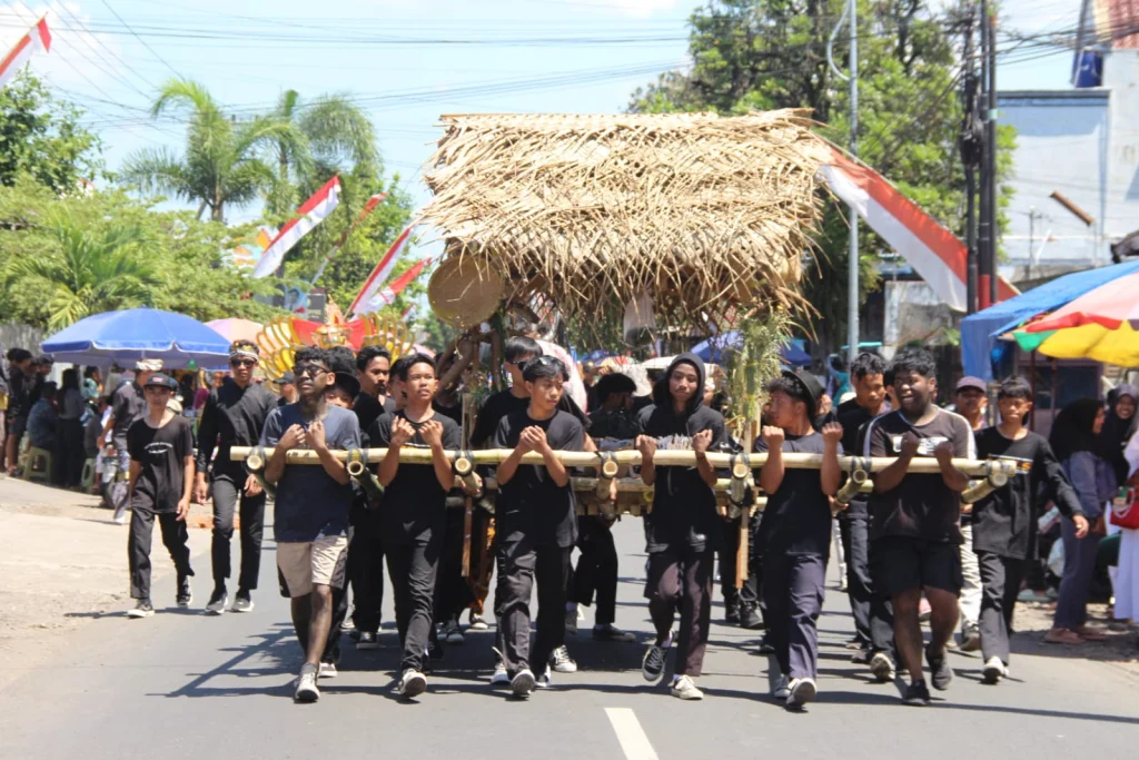Unjuk Kebolehan SMK Muhammadiyah 01 Genteng pada HUT Ke-79 RI