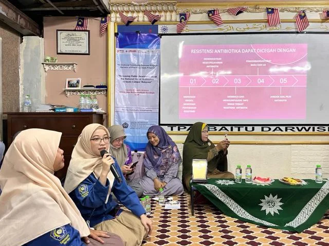 Tingkatkan Kesadaran Penggunaan Antibiotik, Dosen FIK UM Surabaya Lakukan Pengabdian Masyarakat di Malaysia