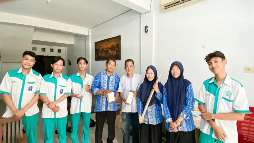 Siswa SMK Muhammadiyah 2 Gresik Ikuti Pelatihan Volumetri Titrasi di PT PKP Petrokimia Gresik