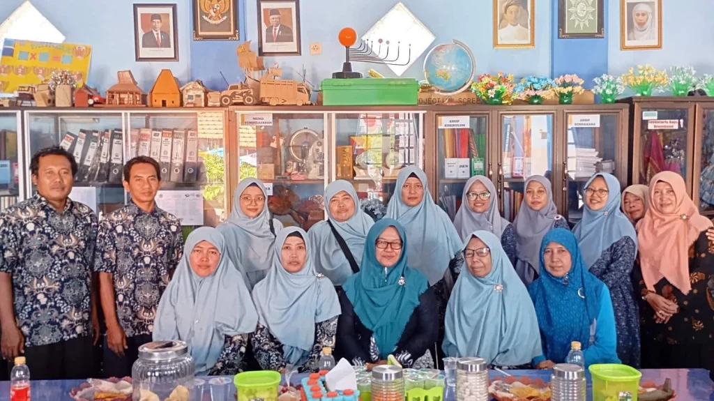 Matangkan Persiapan Jelang Akreditasi, MI Muhammadiyah 5 Banyutengah Lakukan Studi Tiru ke SD Muhammadiyah 1 Dukun