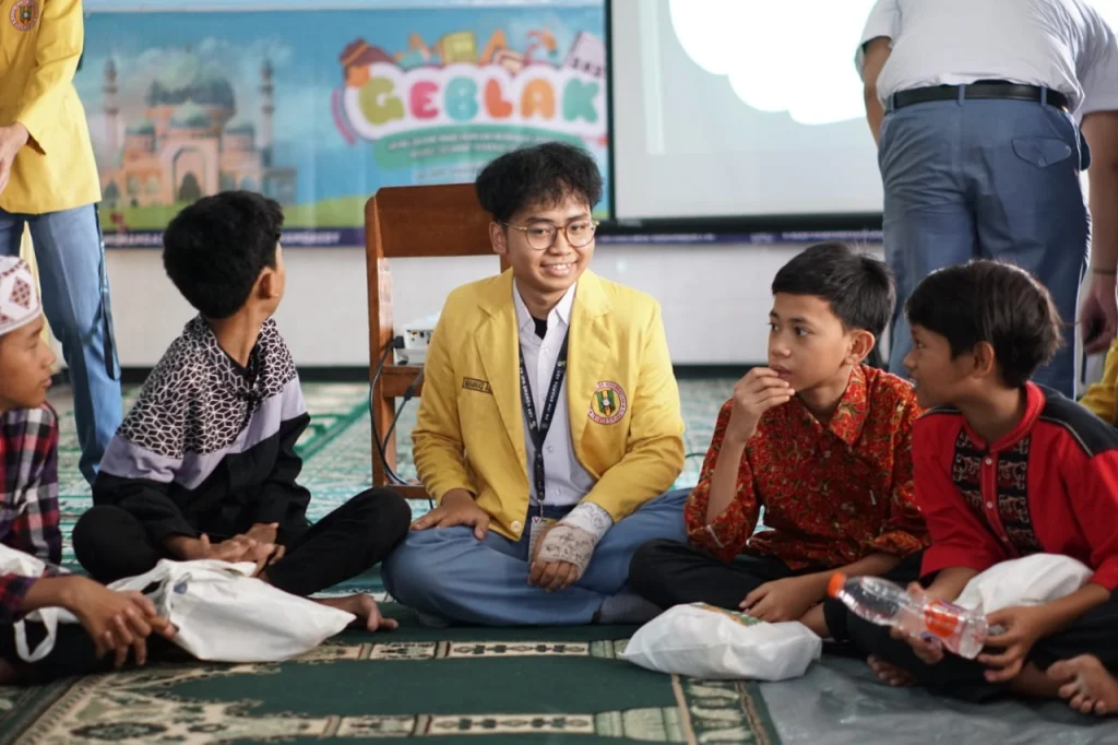 PR IPM Smamda Berbagi Kebahagiaan melalui GEBLAK