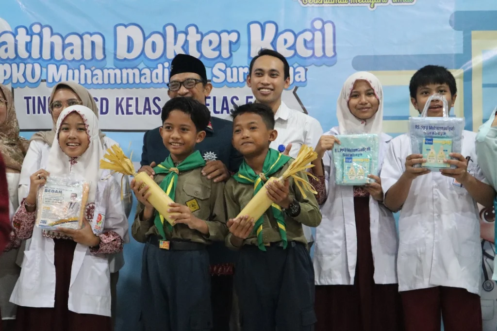 Aktif Ikuti Pelatihan Dokcil 1 Abad PKU Muhammadiyah Surabaya, Siswa Sekolah Inovatif Dapat Doorprize