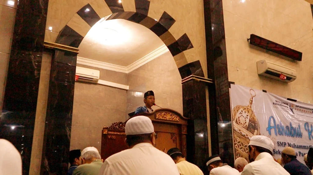 Teladani Rasulullah, SMPM 7 Lakukan Safari Masjid dan Baksos
