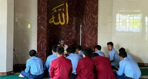 Kelompok 6 PKL PAI UMM Mengawal Program Pembiasaan Sholat Dhuha di SMK Nasional Malang
