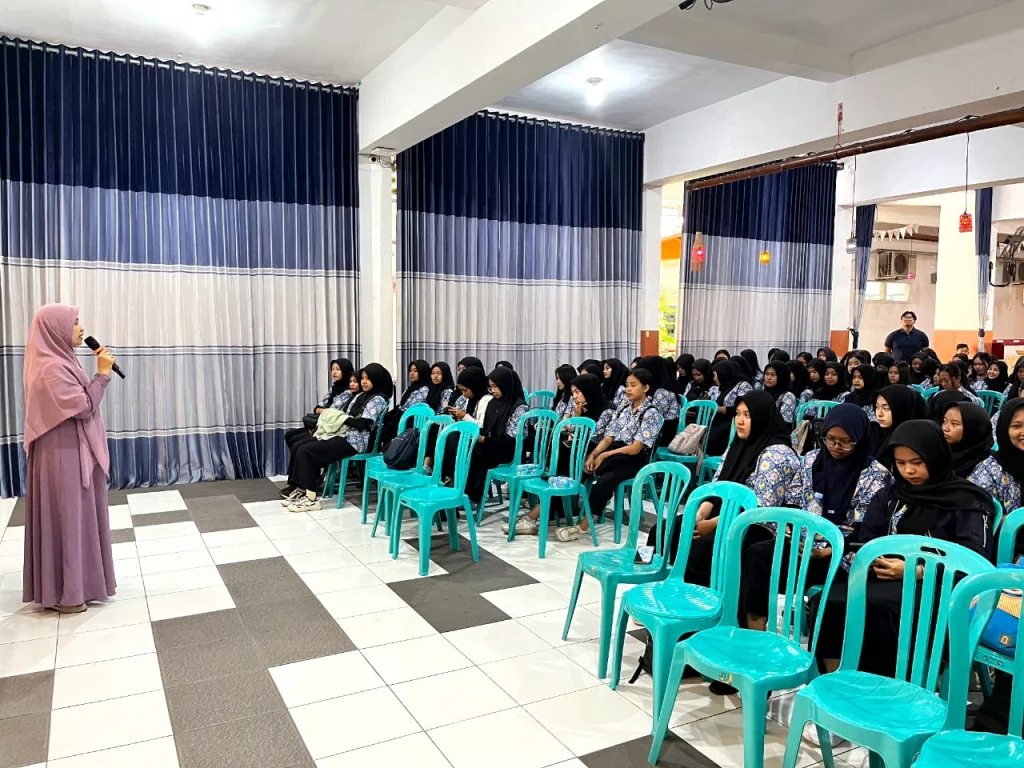 Tingkatkan Pemahaman Fikih Wanita, Kelompok 6 PKL UMM Gelar Seminar Keputrian