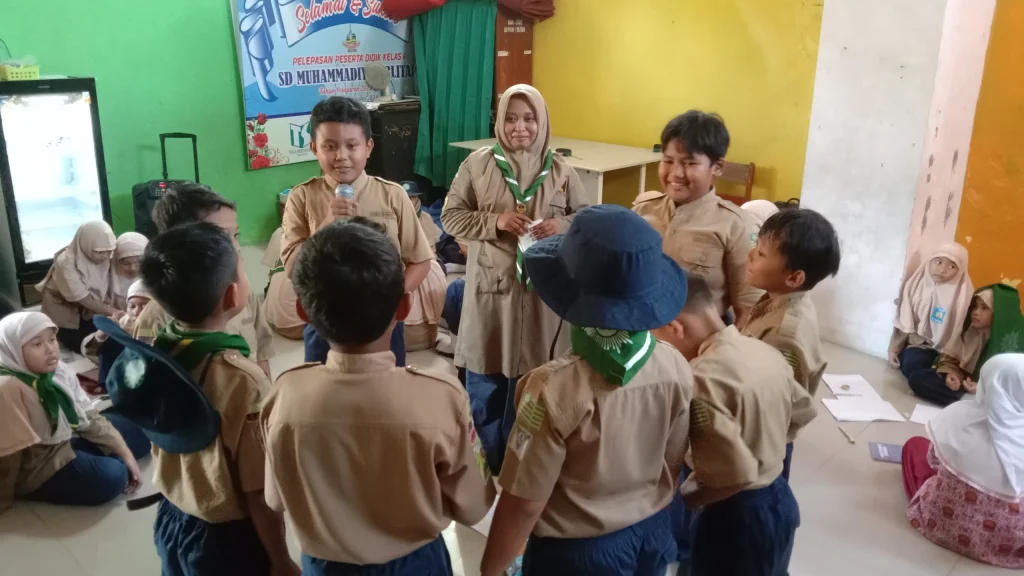 Latihan Qobilah HW Sekolah Kreatif SD Muhammadiyah Blitar Belajar Mars Wathoni