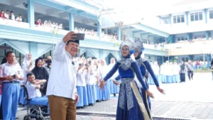 Kunjungan Bupati Jember Sebagai Guru Tamu di Smamga Jember