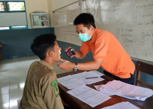 Screening Kesehatan dan Aksi Bergizi di SMK Muda Genteng