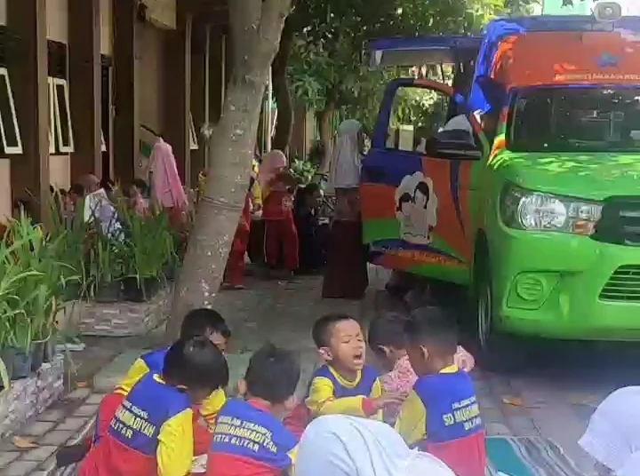 Kunjungan Mobil Perpustakaan Keliling ke Sekolah Literasi SD Muhammadiyah 1 Blitar