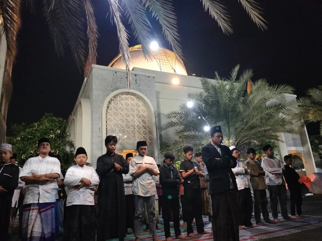Nikmatnya Qiyamullail di Halaman Masjid Ahmad Dahlan pada Tahfidz Camp Spemutu