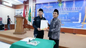 Hadiri Pengajian Hari Bermuhammadiyah, Respati Ardi Tanda Tangani MoU Program Lazismu Solo