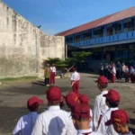 Tak Lupakan Sejarah, SD Muhammadiyah Plus Kota Probolinggo Kibarkan Bendera Setengah Tiang
