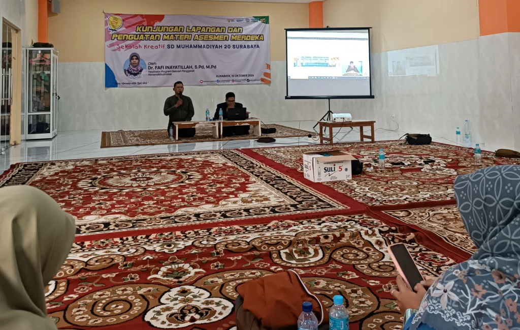 Menulis Berita Semudah Tersenyum