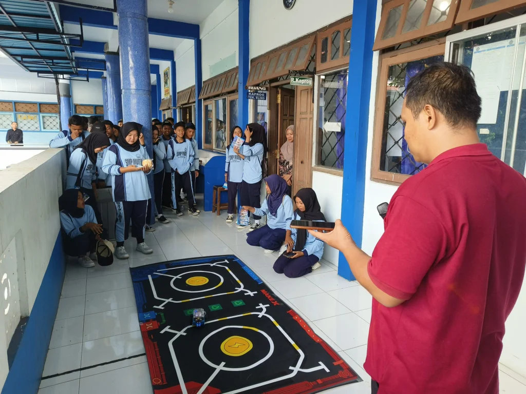 Edukasi Teknologi, Siswa SMP Mutu Belajar Merakit Robot di SMK Muda