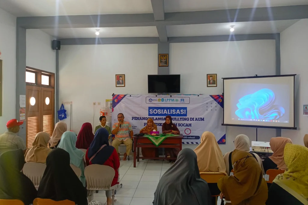 Sasar Wali Murid, Tim Abdimas UTM Adakan Sosialisasi Penanggulangan Bullying di AUM Pendidikan PCM Socah