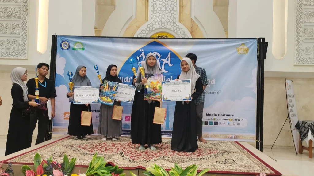 Siswi Mamsaka Ukir Prestasi di Lomba Kaligrafi Kontemporer