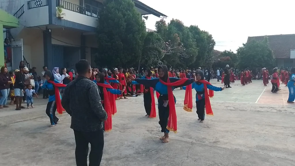 SMK Muda Genteng Partisipasi dalam Festival Gandrung Sewu