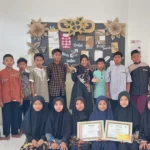 Inovasi Literasi Sastra: Siswa Kelas 7 SMP Muhammadiyah 8 Palang Modifikasi Mading dengan Dinamo dan Elemen Pop-up