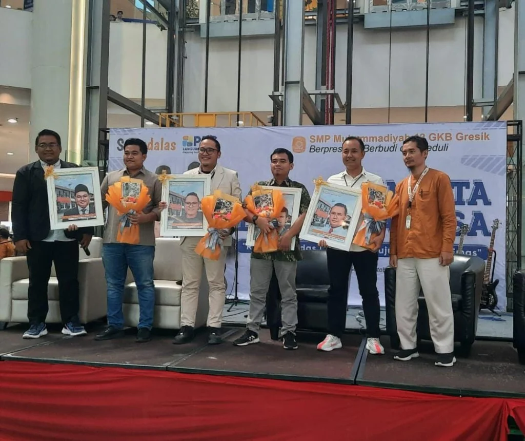 9 Pemuda Inspiratif Gresik Beri Tips Siswa Spemdalas di Gempita Bulan Bahasa