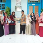 Siswa dan Wali Murid SD Muhammadiyah Wringinanom Beri Penghormatan kepada Guru