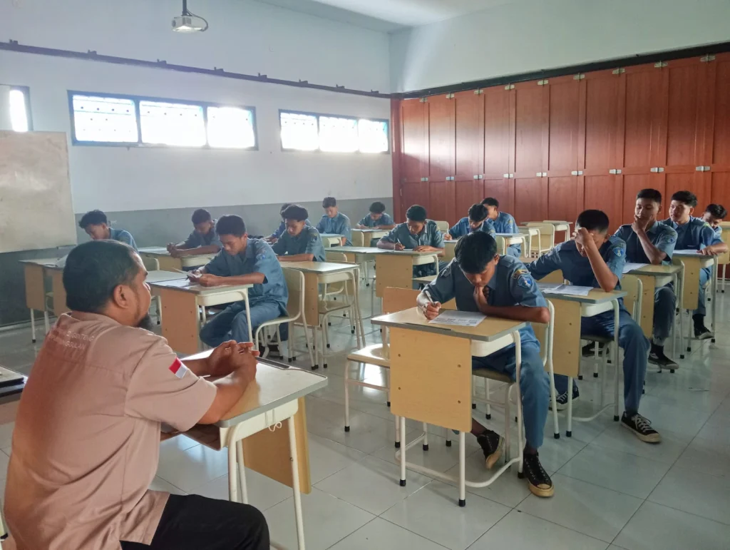 Hari Perdana Pelaksanaan Asesmen Sumatif Tahun Pelajaran 2024-2025 di SMK Muda Genteng