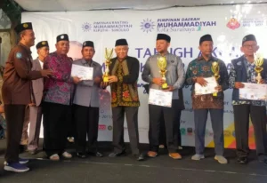 PCM Wiyung Raih 3 Prestasi CRM Award 2024 PDM Surabaya