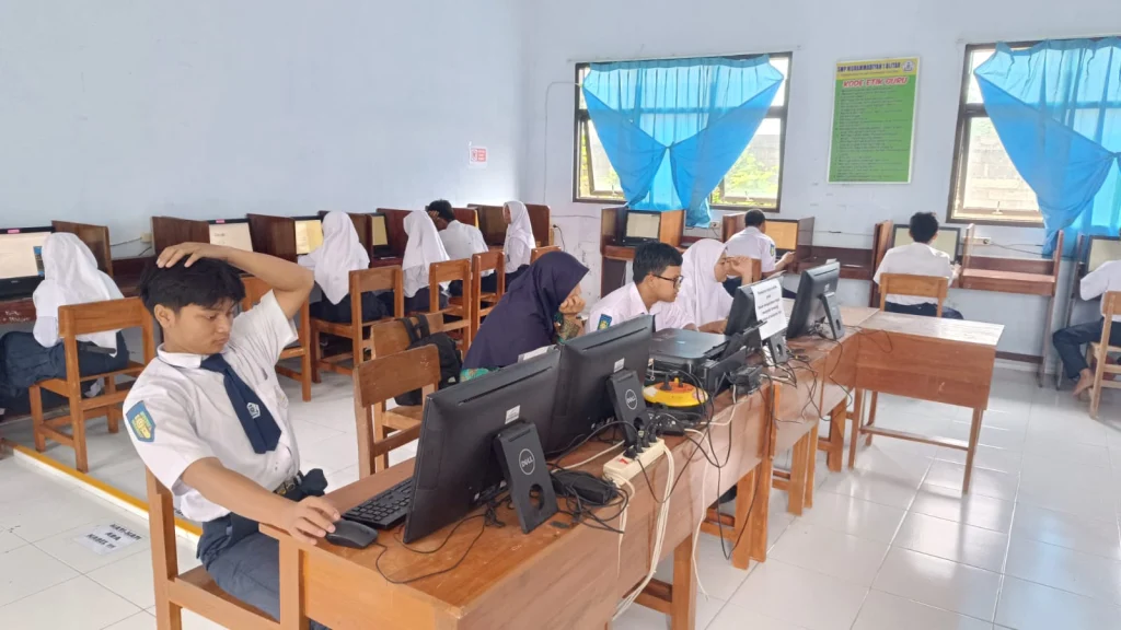 Akhir Semester, SMP Muhammadiyah 1 Blitar Gelar SAS Ganjil Berbasis Komputer