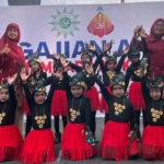 TK ABA Sidokelar Pentaskan Tari Lele di Puncak Acara Milad ke-112 Muhammadiyah oleh PCM Paciran