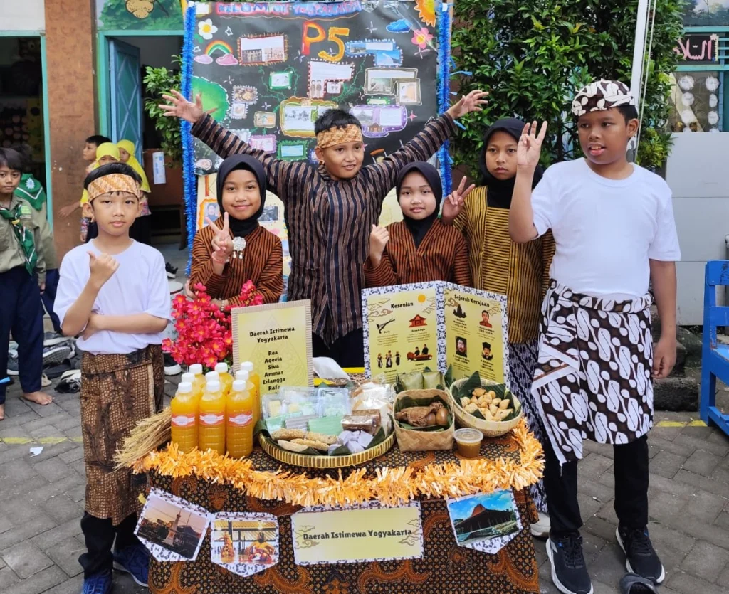 Tarian Hingga Masakan Khas: Puncak Tema Pembelajaran Kearifan Lokal di SD Muhammadiyah 20 Surabaya