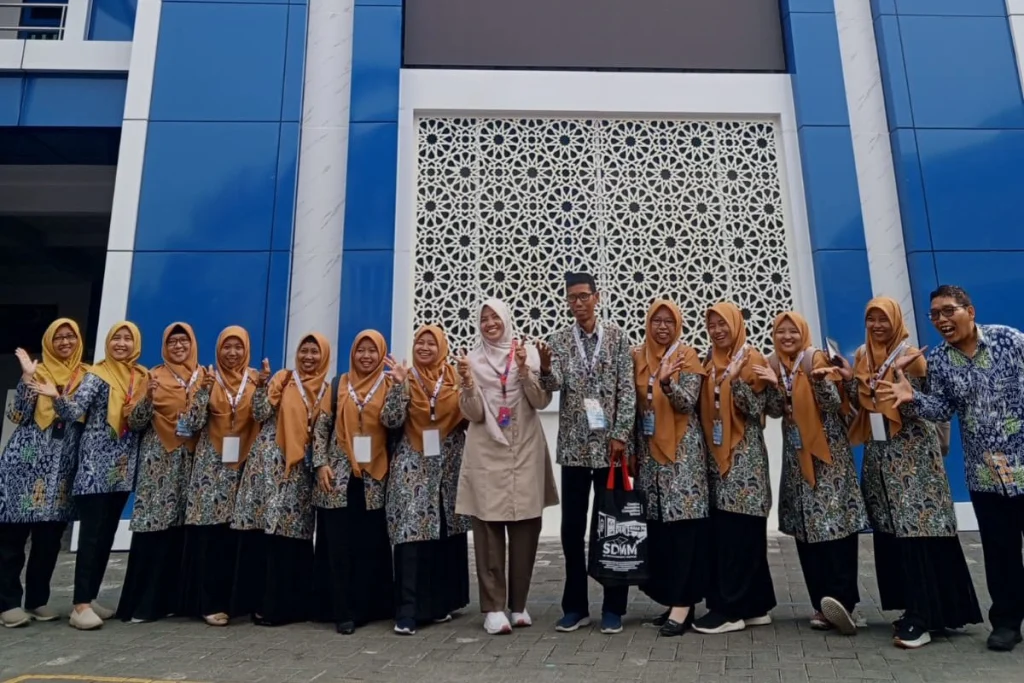 Kolaborasi dan Inspirasi: SDMM Jadi Tuan Rumah Kunjungan Dua Sekolah