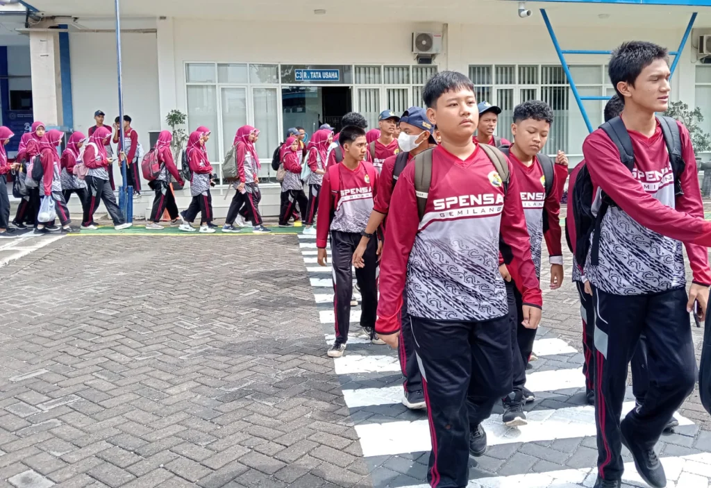 Antusiasme Siswa SMP Kunjungi SMK MUDA Genteng