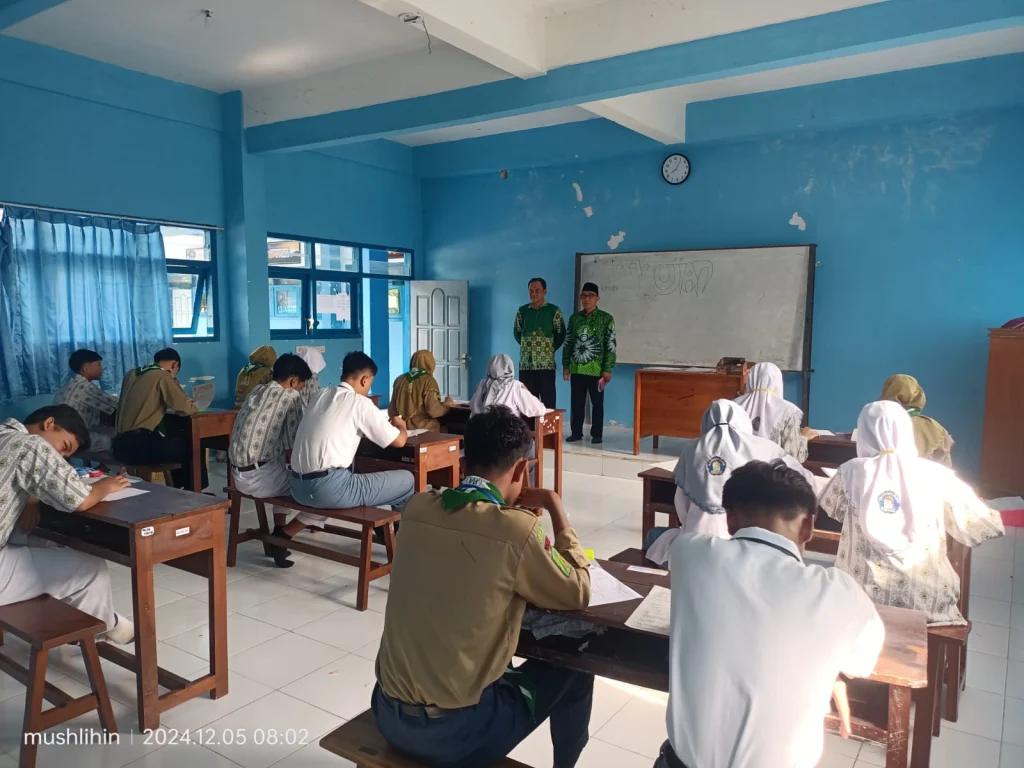 Pengawas Kemenag dan Dikdasmen PDM Lamongan Monitoring SAS di MAM 8 Takerharjo