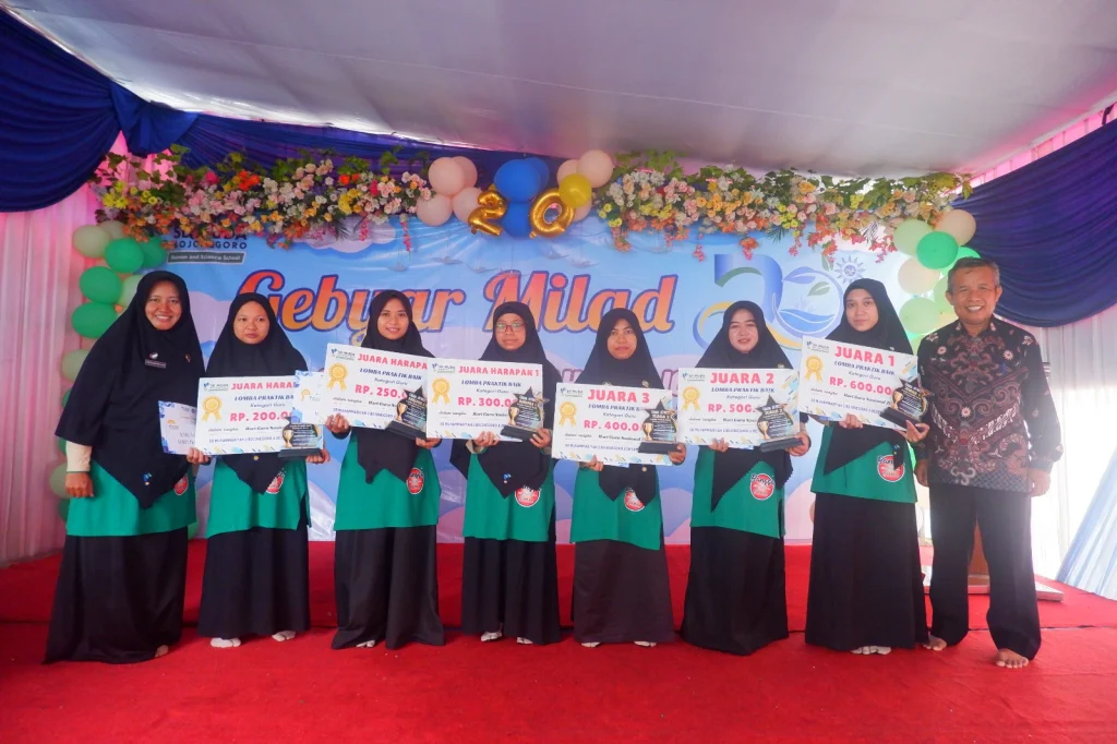 SD Mudabo Apresiasi Guru dan Pegawai pada Milad ke-20 tahun