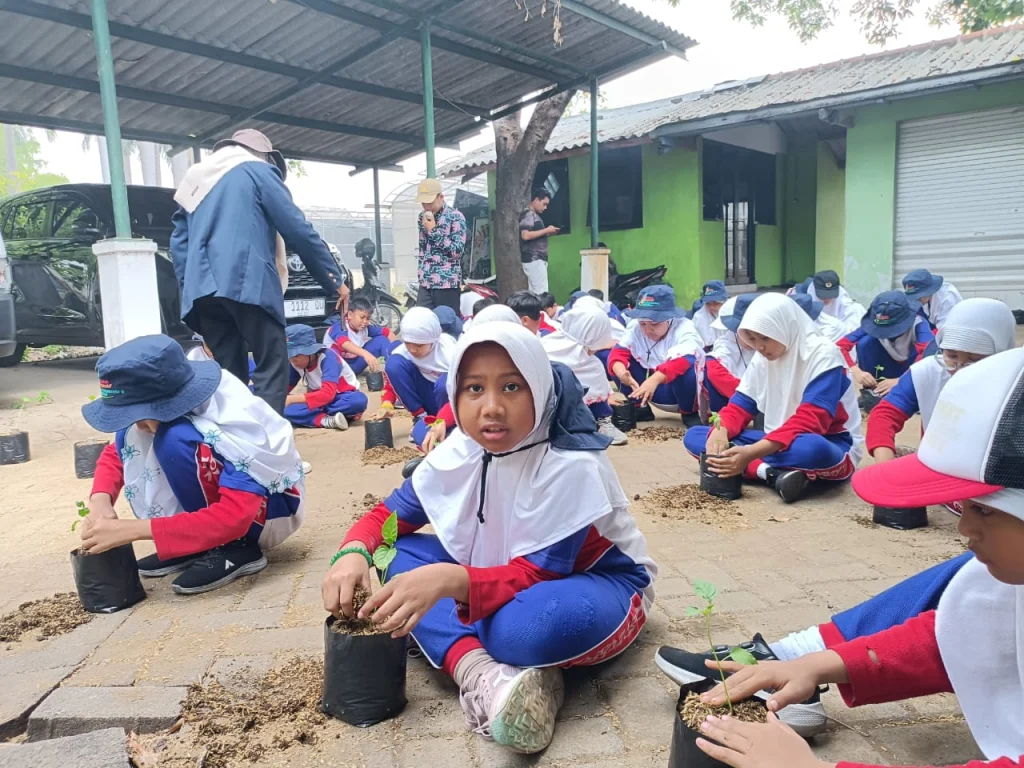 Antusias PLK Kelas 4 SDM Limas di Puspa Lebo dan Museum Mpu Tantular