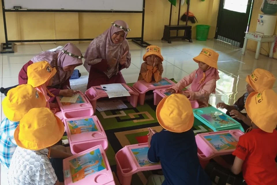 Asyiknya Ikut Trial Class SD Mutu Paiton Bertema Kerajaan