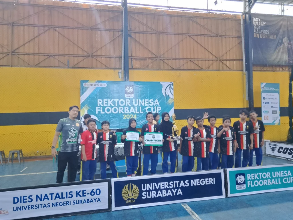 Kontingen Floorball Sekolah Inovatif Jagir Kawinkan Gelar Juara Rektor Unesa Floorball Cup