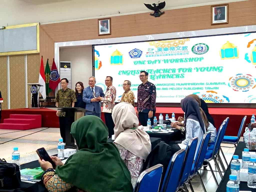 SMP Muhammadiyah 6 Krian Berpartisipasi dalam Workshop Bahasa Inggris untuk Guru Pembelajar Muda