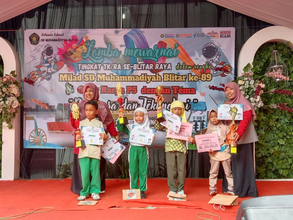 Para Pemenang Lomba Mewarnai TK se-Blitar Raya Semarakkan Milad ke-89 SD Muhtar