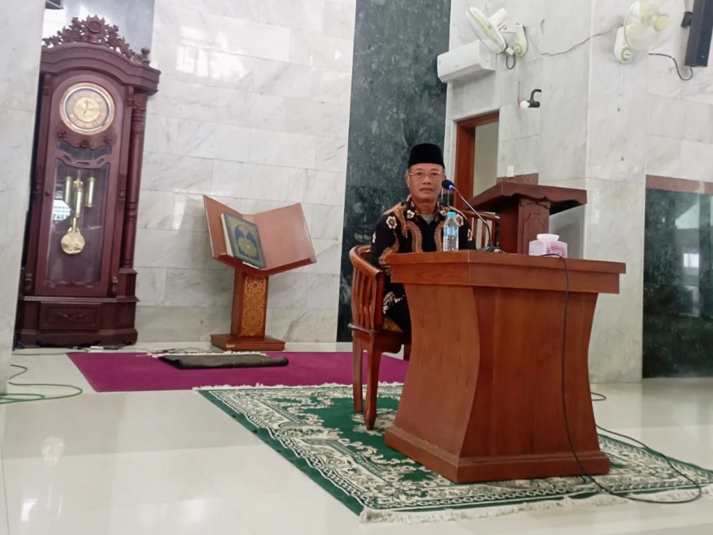 Guru dan Karyawan SD Muhammadiyah Kota Blitar Ikuti Kajian Ahad Pagi, Menjaga Aqidah Itu Mudah