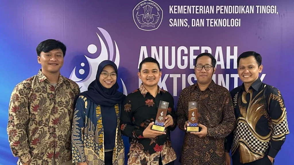 Humas UMM Raih Dua Penghargaan Sekaligus di Ajang Anugerah Diktisaintek 2024