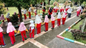 SD Muhammadiyah Kota Blitar Gelar Outbound Edukatif Hari Pertama untuk Murid Kelas Bawah