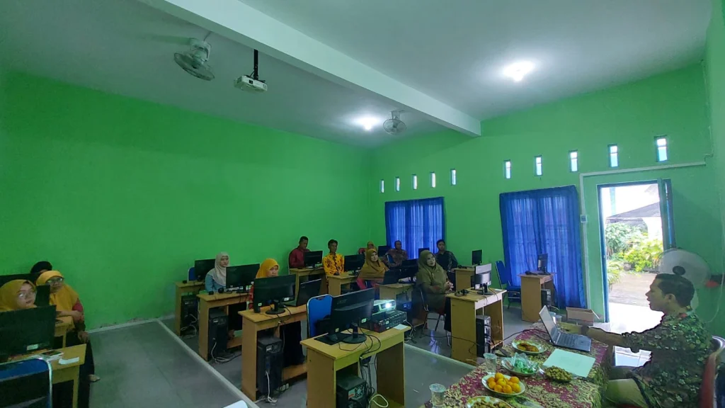 SDMM Berbagi Praktik Baik di MIM 3 Doudo Panceng Terkait Pembelajaran Berbasis ICT