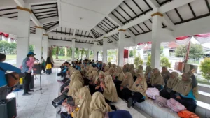 ‘Nribun’ Bareng Mocan, SD Mudabo Seru-Seruan di Alun-Alun Bojonegoro