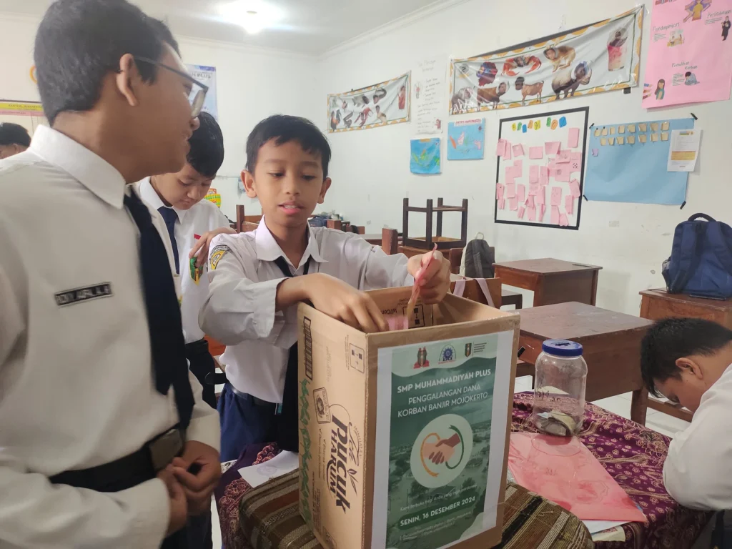Pelajar Muhammadiyah Mojokerto Bersatu, Galang Donasi untuk Korban Banjir