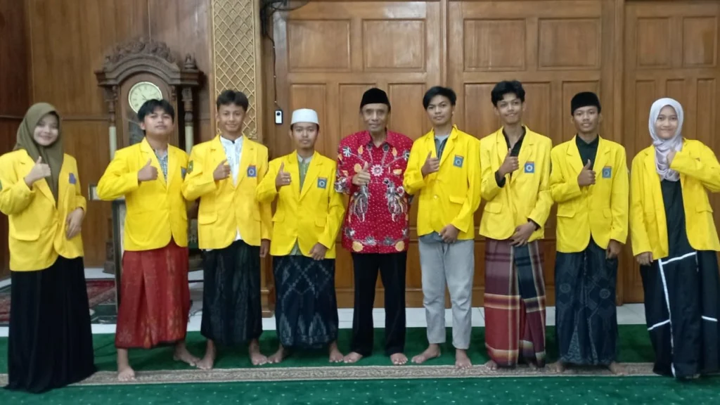 Santun dan Sigap, Siswa MA Muhammadiyah 1 Sidayu Jadi Penerima Tamu